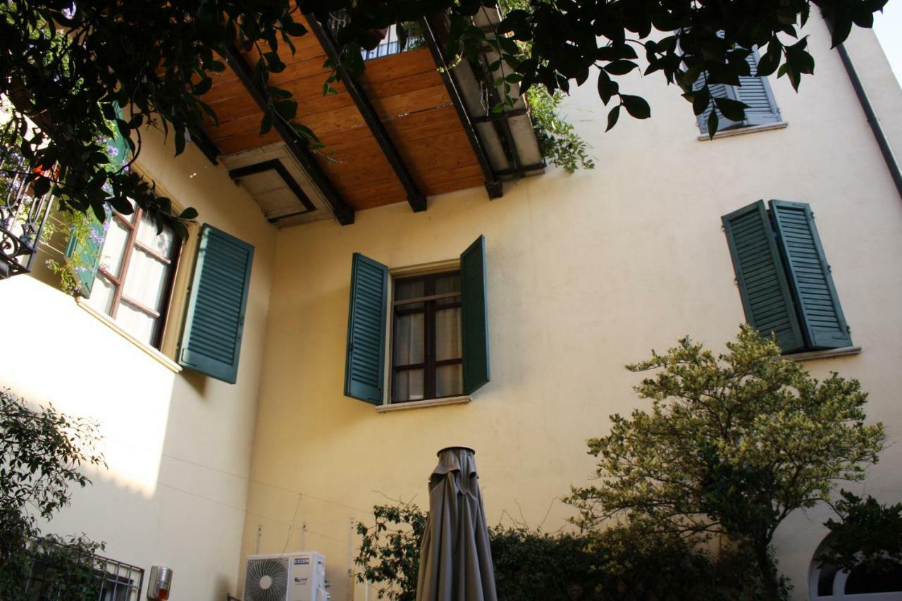B&B Casa Dei Poeti Mantova Exterior photo