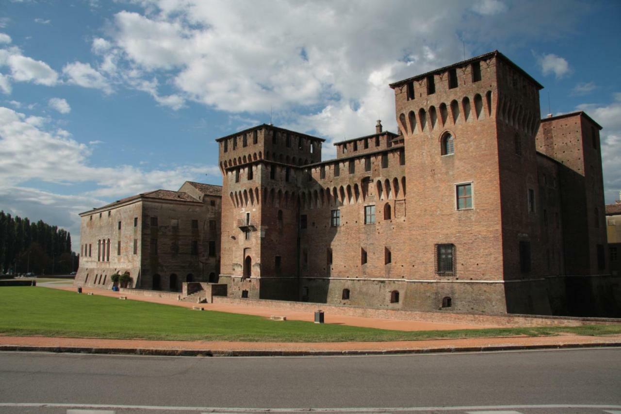 B&B Casa Dei Poeti Mantova Exterior photo